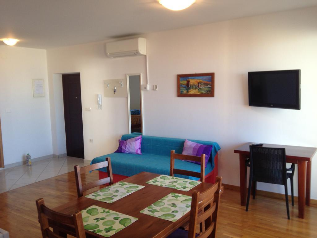 Gala Apartments Omiš Buitenkant foto