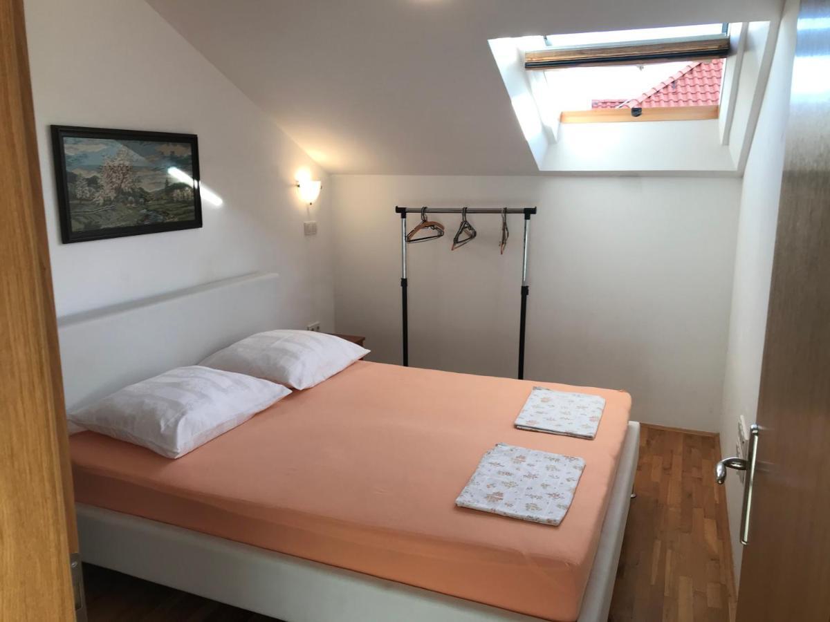 Gala Apartments Omiš Buitenkant foto