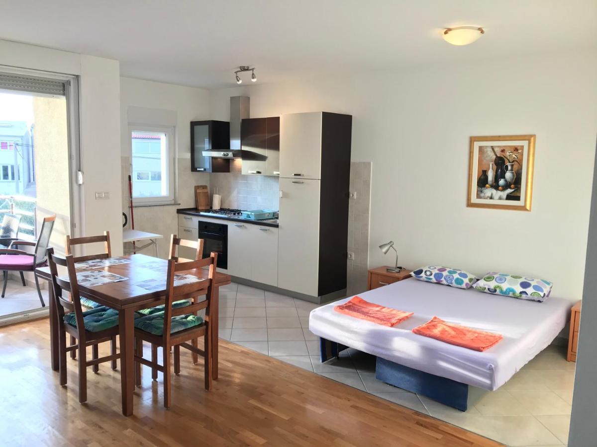 Gala Apartments Omiš Buitenkant foto